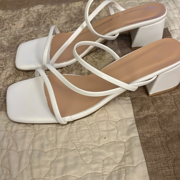 Never worn - Picture 2 of 4